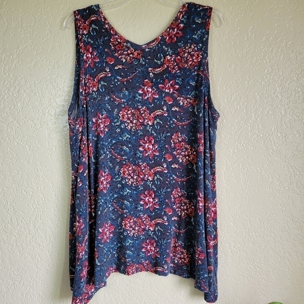 MAX Jeans Handkerchief Hem Floral Tank Size Large - Picture 2 of 7